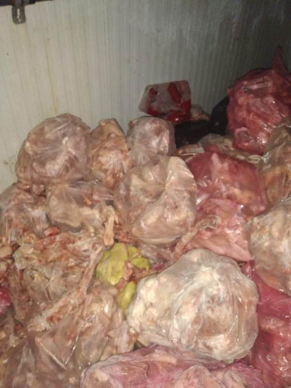 ضبط مصنع للمنظفات وآخر للحلويات يعملان بدون ترخيص. .. ولحوم عير صالحة للاستهلاك الآدمى ... صور