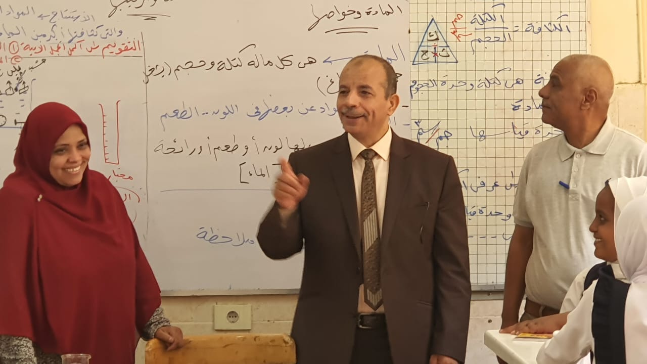 وكيل تعليم الأقصر يتفقد العمل داخل مدرستين بإدارة البياضية