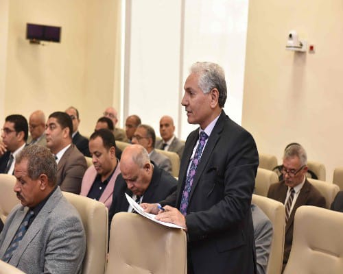 وزير العمل يوجه بالتفتيش على المنشآت لتطبيق إجراءات الصحة المهنية