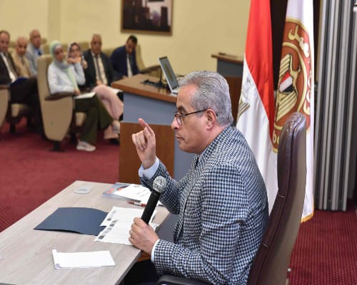 وزير العمل يوجه بالتفتيش على المنشآت لتطبيق إجراءات الصحة المهنية