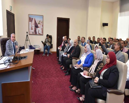 وزير العمل يوجه بالتفتيش على المنشآت لتطبيق إجراءات الصحة المهنية