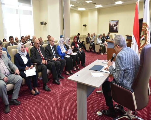 وزير العمل يوجه بالتفتيش على المنشآت لتطبيق إجراءات الصحة المهنية