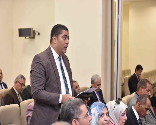 وزير العمل يوجه بالتفتيش على المنشآت لتطبيق إجراءات الصحة المهنية