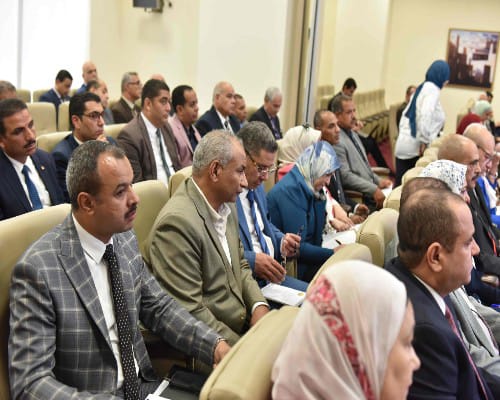 وزير العمل يوجه بالتفتيش على المنشآت لتطبيق إجراءات الصحة المهنية