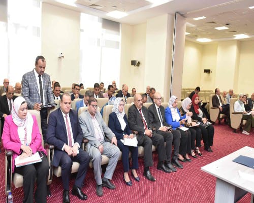 وزير العمل يوجه بالتفتيش على المنشآت لتطبيق إجراءات الصحة المهنية
