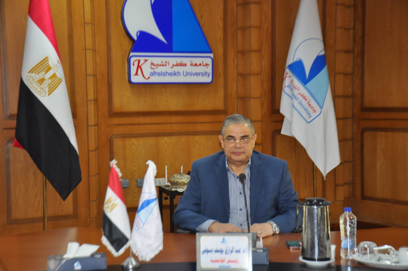  الدكتور عبد الرازق دسوقي