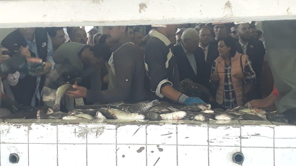 وزير الزراعة يفتتح موسم الصيد بالمجمع السمكي بالمنزلة