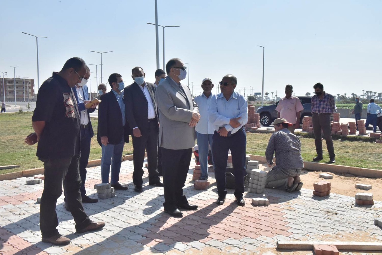 محافظ أسيوط يتفقد الأعمال النهائية لمحور الهضبة الغربية وتطوير الطريق الدائرى