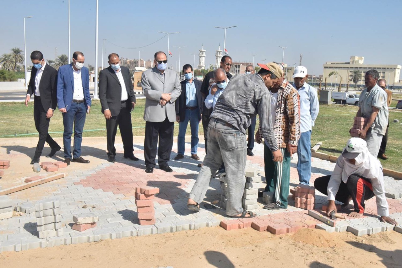 محافظ أسيوط يتفقد الأعمال النهائية لمحور الهضبة الغربية وتطوير الطريق الدائرى