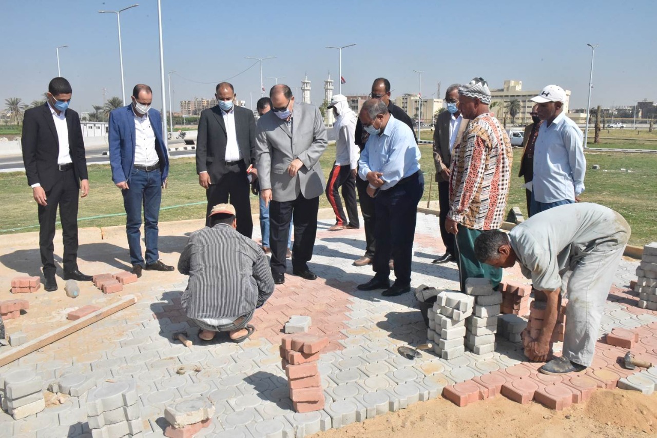 محافظ أسيوط يتفقد الأعمال النهائية لمحور الهضبة الغربية وتطوير الطريق الدائرى