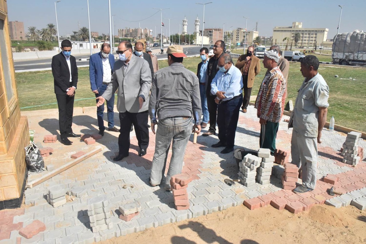 محافظ أسيوط يتفقد الأعمال النهائية لمحور الهضبة الغربية وتطوير الطريق الدائرى