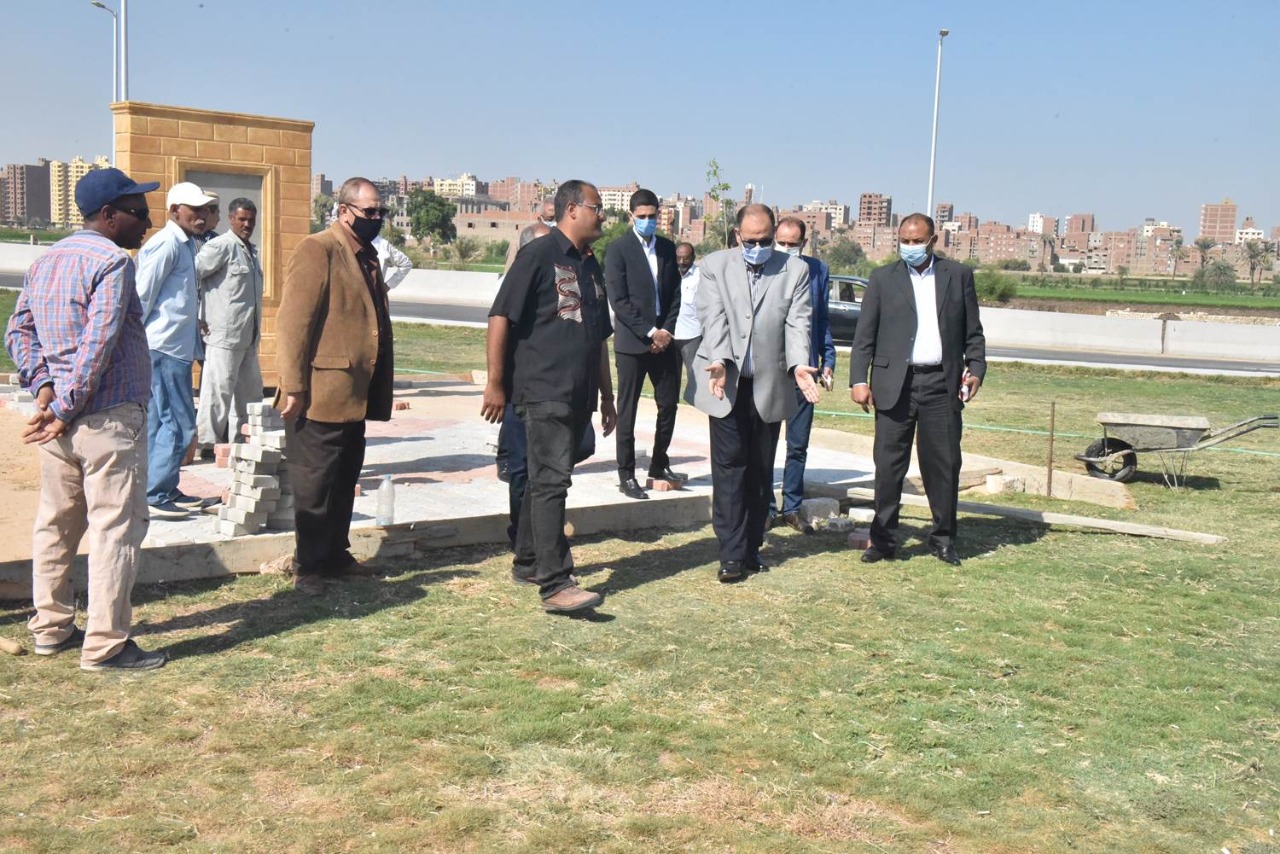 محافظ أسيوط يتفقد الأعمال النهائية لمحور الهضبة الغربية وتطوير الطريق الدائرى