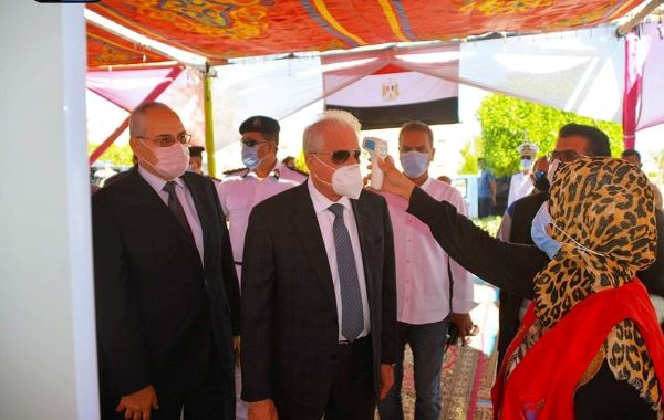 محافظ جنوب سيناء يتفقد لجان الانتخابات ويشيد بدور المرأة ومشاركتها.. بالصور