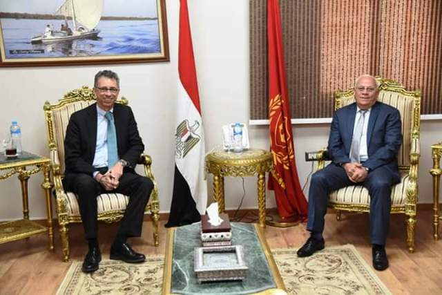 محافظ بورسعيد يلتقى بمسئولى شركة إينى الإيطالية