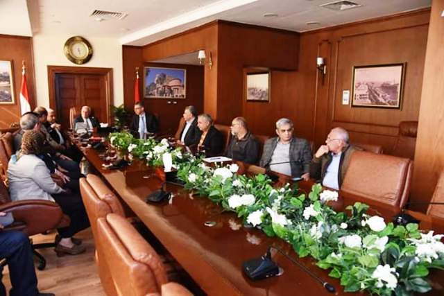 محافظ بورسعيد يلتقى بمسئولى شركة إينى الإيطالية