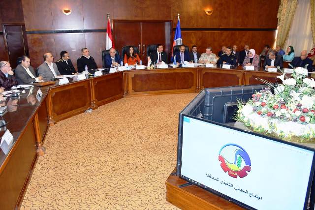 محافظ البحيرة: مهلة ٦ شهور لترخيص التكاتك وسيارات السرفيس المخالفة.. بالصور