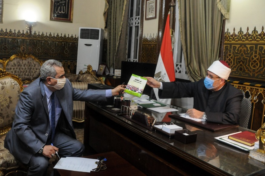 د مختار جمعة يتحدث مع عقيدتي