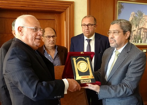 محافظ بورسعيد يكرم إبراهيم العربي رئيس الاتحاد العام للغرف التجارية 