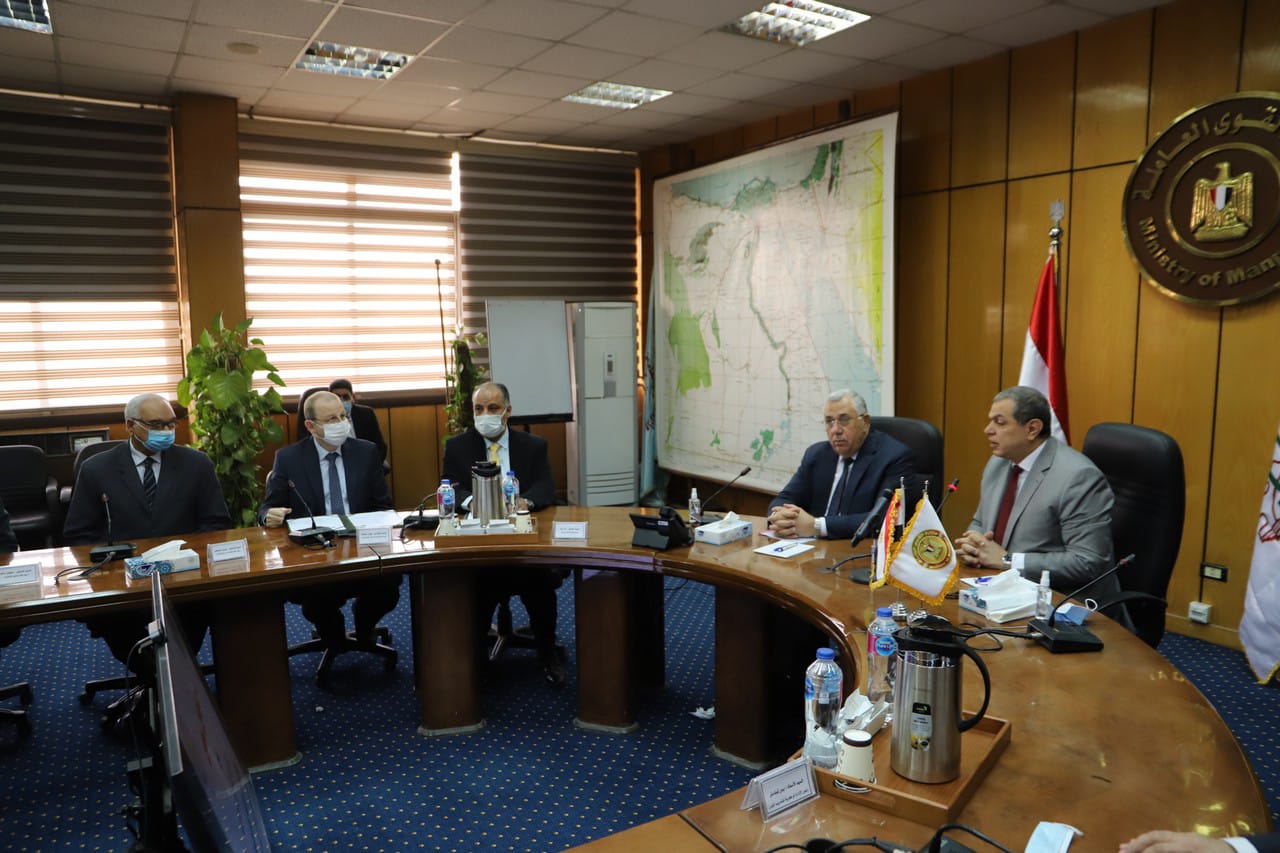 وزيرا القوى العاملة والزراعة يشهدان توقيع بروتوكول تعاون لرعاية العاملين في القطاع الزراعي