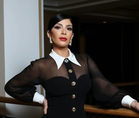 الفنانة منى زكى