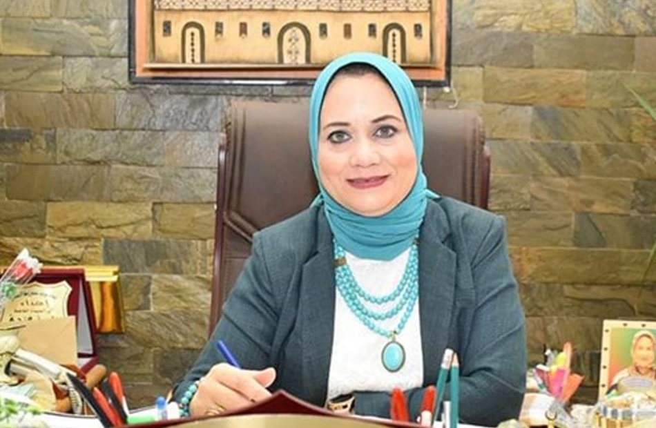 نادية فتحي وكيل وزارة التربية والتعليم بمحافظة مطروح