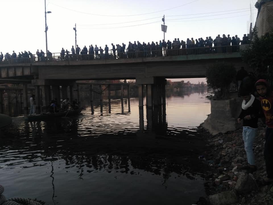   غرق شخص أسفل كوبري بحر سنتريس منوفية و لم يتم العثور على جثته حتى الان  