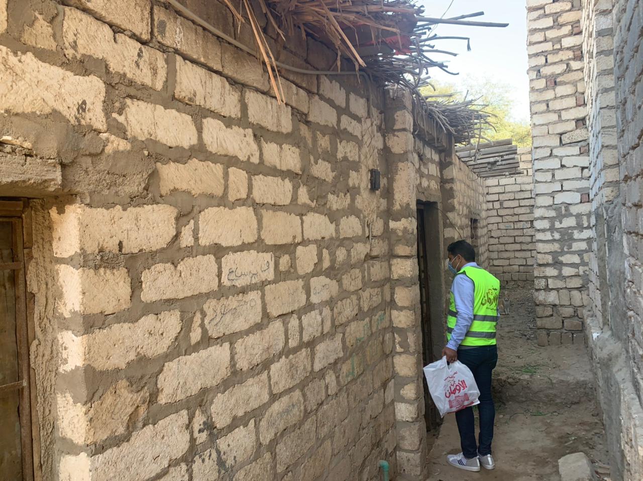 الأورمان تبدأ توزيع لحوم على الأسر الاكثر احتياجا ب39 قرية بالاقصر   