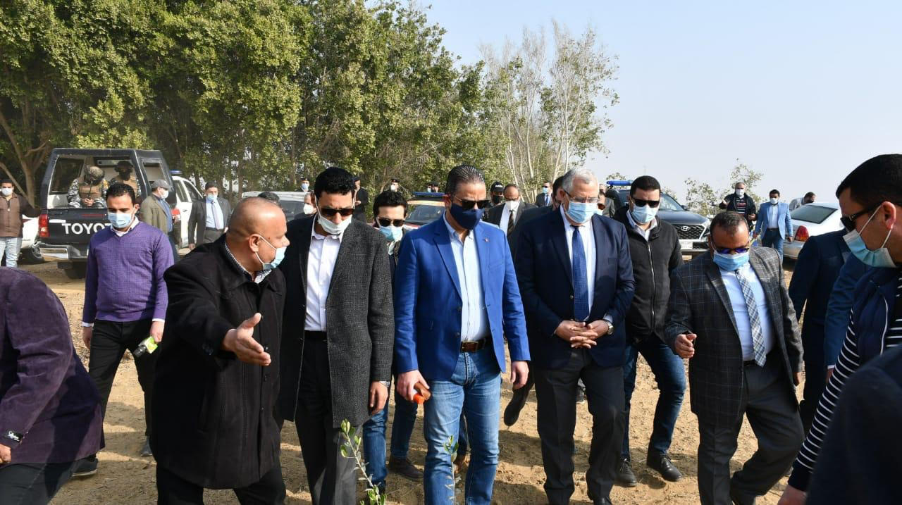 وزير الزراعة بالفيوم يؤكد ضرورة استغلال كافة المساحات الخالية بمزارع إنتاج الشتلات
