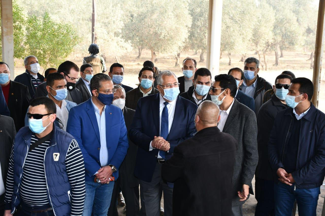 وزير الزراعة بالفيوم يؤكد ضرورة استغلال كافة المساحات الخالية بمزارع إنتاج الشتلات