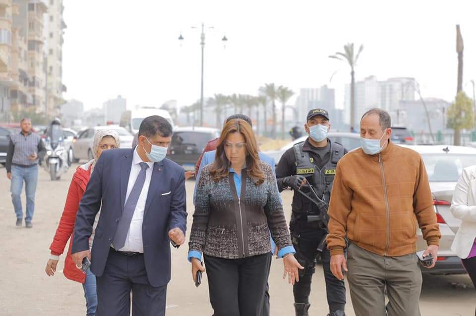 الأعمال الجارية بشبكة إنحدار الصرف الصحي بمنطقة الدعايم وادراج المنطقة بخطة الرصف 