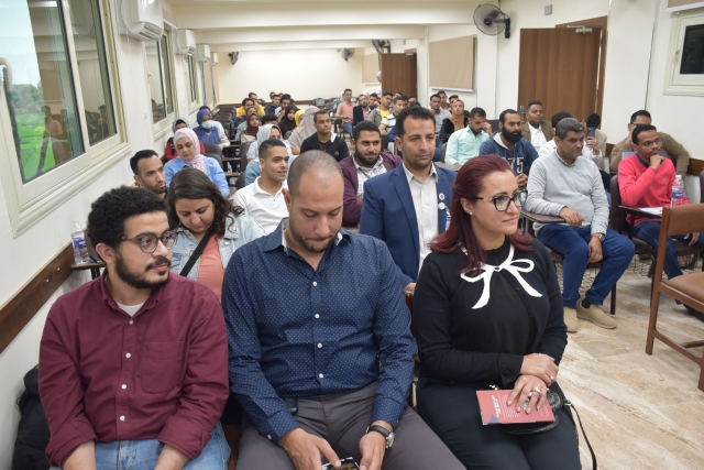 رئيس جامعة الأقصر يشهد انطلاق محاضرات تحفيزية لاكتشاف المبتكرين بكلية الحاسبات والمعلومات