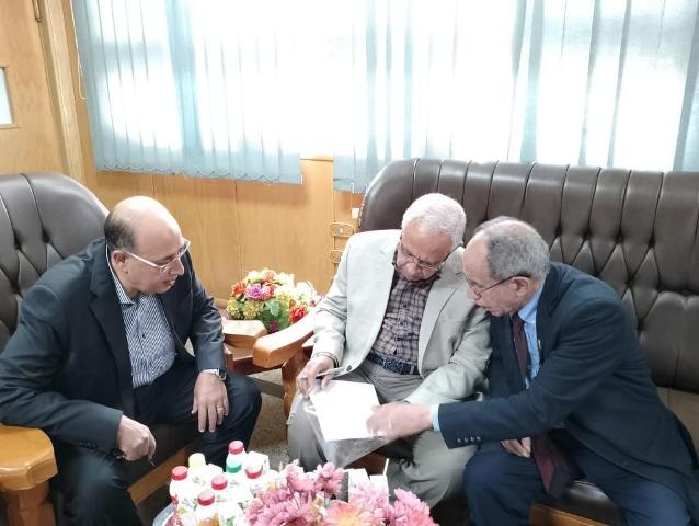 جامعة أسيوط تعلن تلقى مستشفى الأطفال الجامعي 10 أسرة عناية وجهاز الغازات بالدم