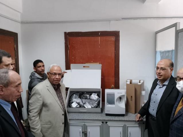 جامعة أسيوط تعلن تلقى مستشفى الأطفال الجامعي 10 أسرة عناية وجهاز الغازات بالدم