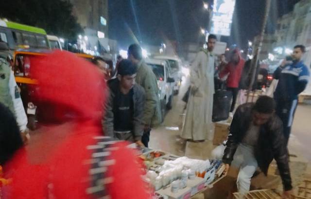 مندور: جهاز مدينة بدر يشن حملة إشغالات على المحلات ليلاً.. بالصور