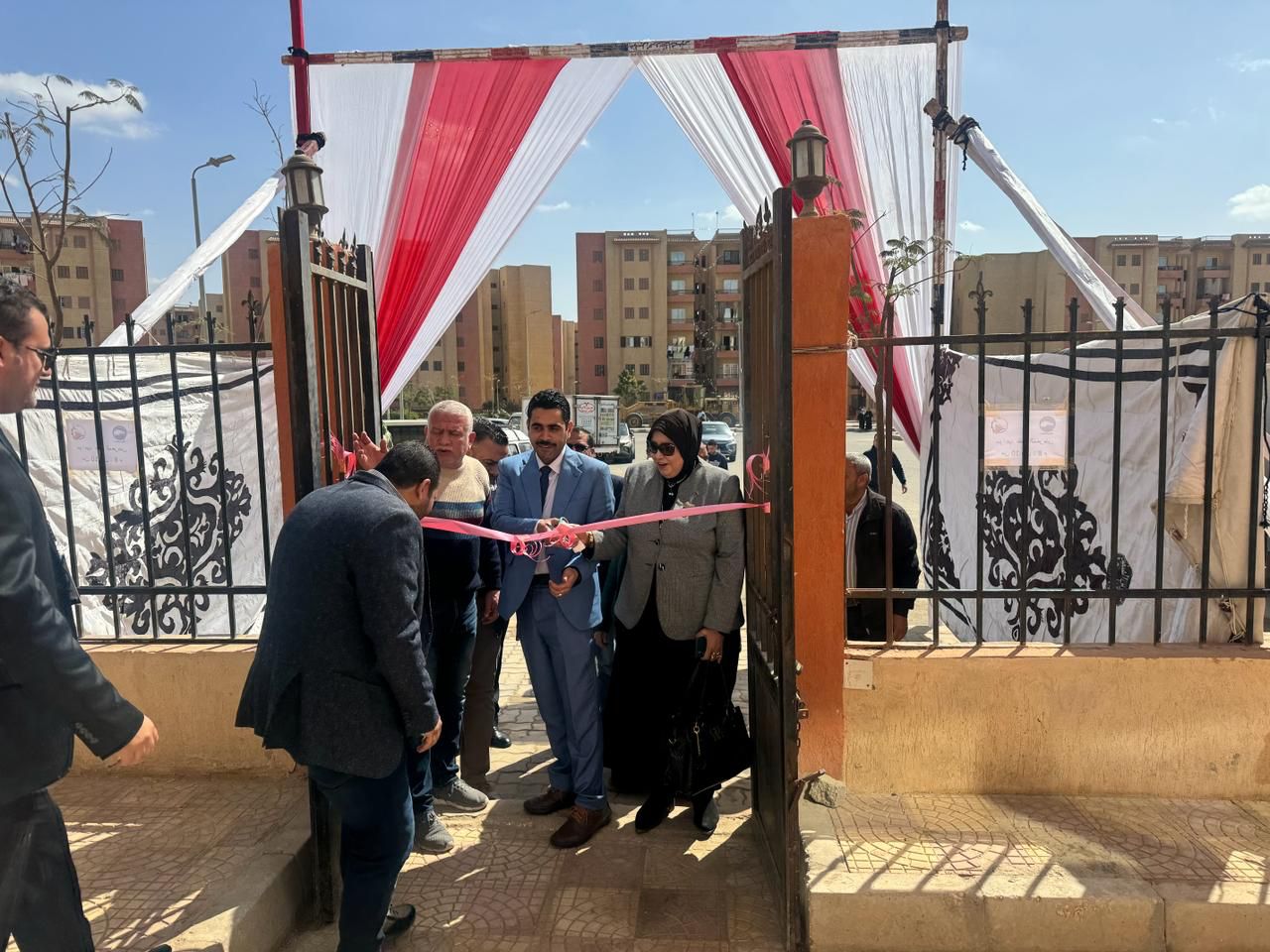رئيس الجهاز: بيع محال تجارية وصيدلية بالعبور الجديدة
