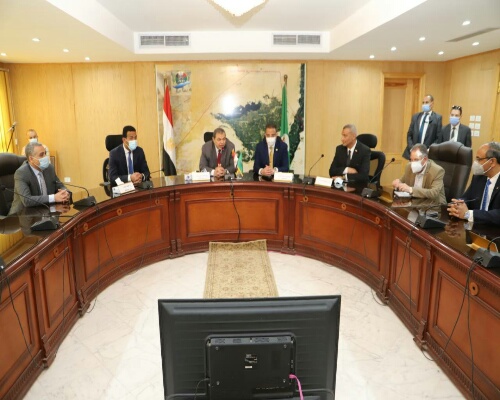 سعفان ومحافظ الفيوم يلتقيان العمالة العائدة من الخارج لمساعدتهم في عمل مشروعات صغيرة
