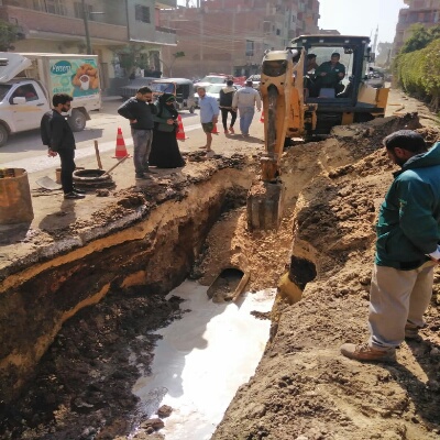 مياه القليوبية تواصل اصلاح كسر مفاجئ بخط طرد 