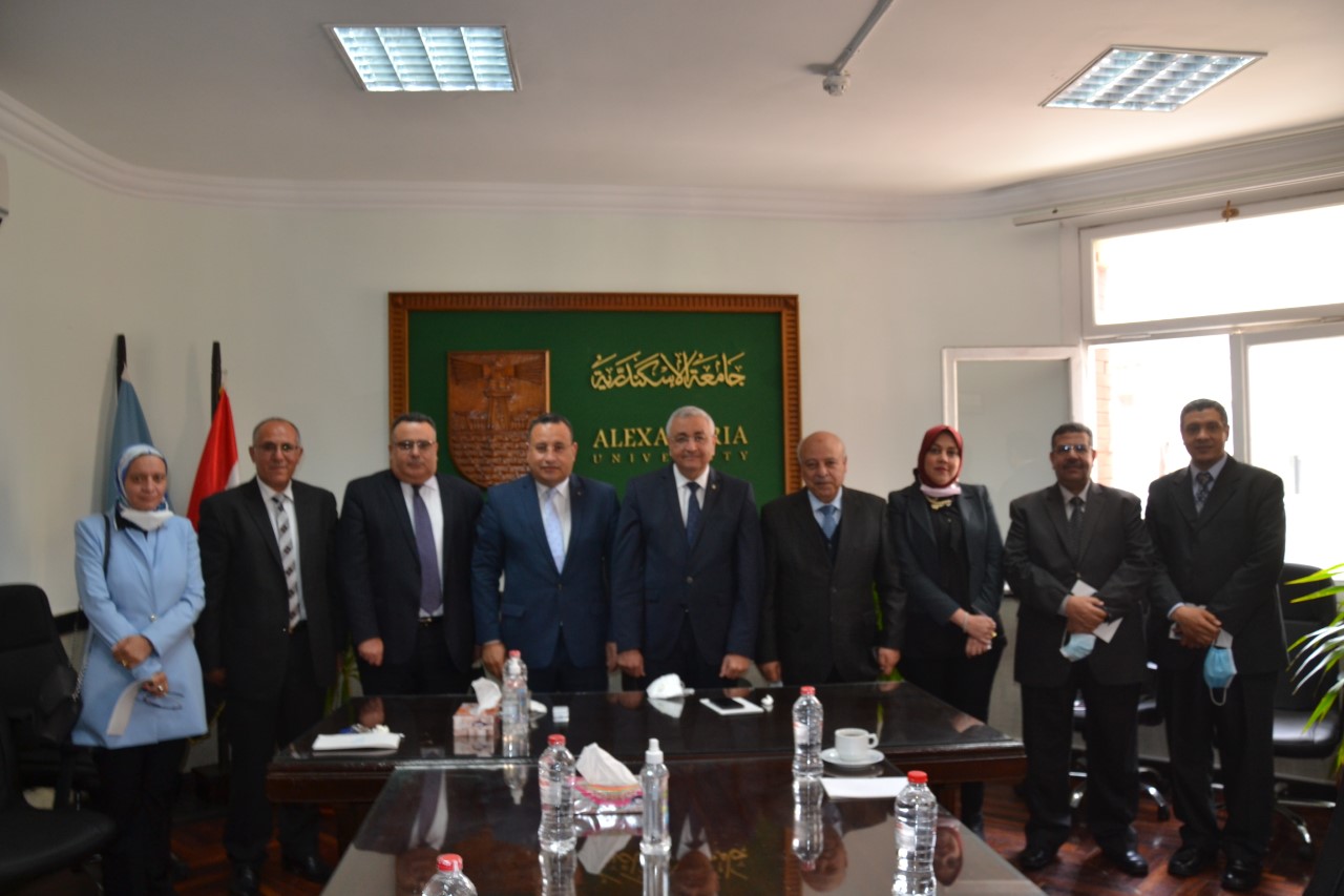 رئيس جامعة الاسكندرية يستقبل فريق الهيئة القومية لضمان الجودة والاعتماد 