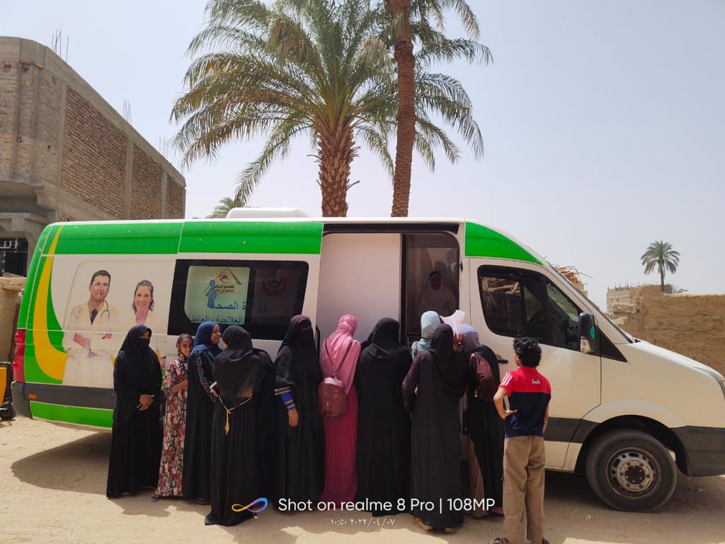قافلة حياة كريمة تعالج ٥٥٦ مواطنا بنجع الحجيرى في قنا  