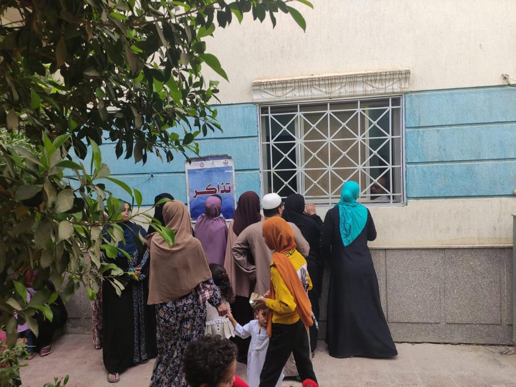 قافلة حياة كريمة تعالج ٥٥٦ مواطنا بنجع الحجيرى في قنا  