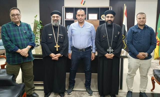 قيادات الكنيسة فى الشروق تقدم التهنئة لرئيس الجهاز بـ