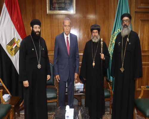 وفد كنسي يهنئ محافظ القليوبية بعيد الفطر المبارك 