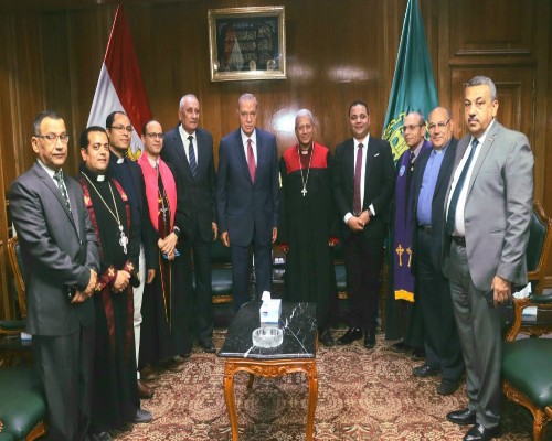 وفد كنسي يهنئ محافظ القليوبية بعيد الفطر المبارك 