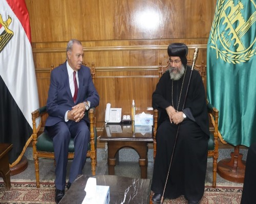 وفد كنسي يهنئ محافظ القليوبية بعيد الفطر المبارك 