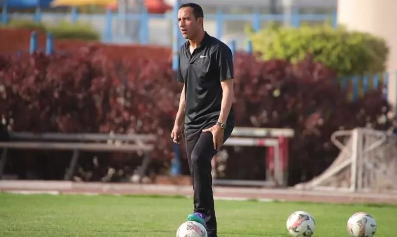 سموحة يجدد الثقة في مديره الفني أحمد عبدالعزيز 