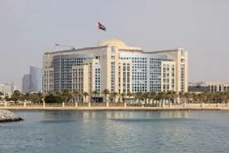 عاجل .. الخارجية الإماراتية: على إيران تقديم تعويضات كاملة عن خسائر دول الخليج 