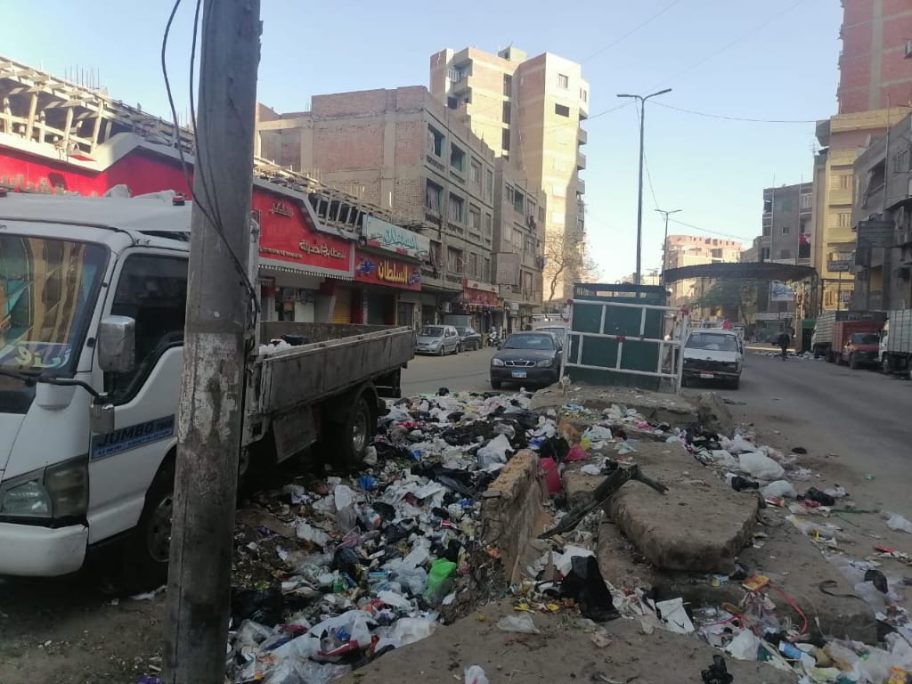 حي الوراق يقود حملة نظافة بنفق اسفل الدائري.. صور