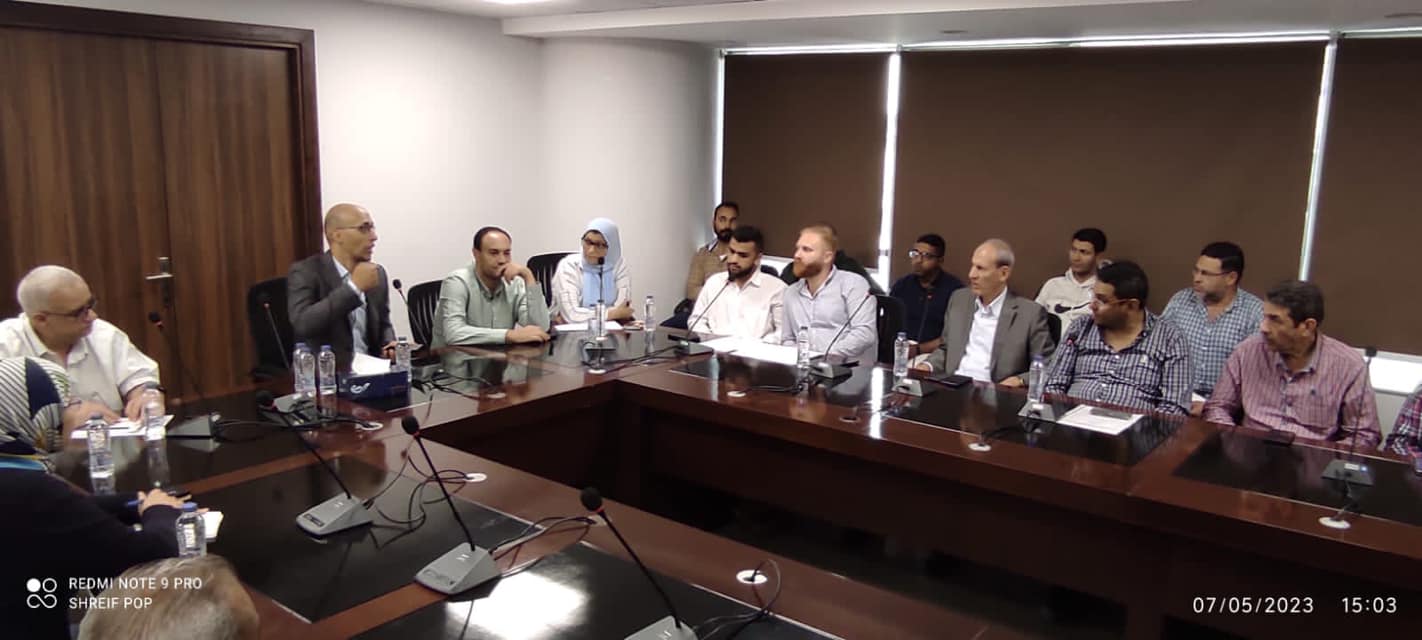 رئيس جهاز القاهرة الجديدة يلتقى سكان 