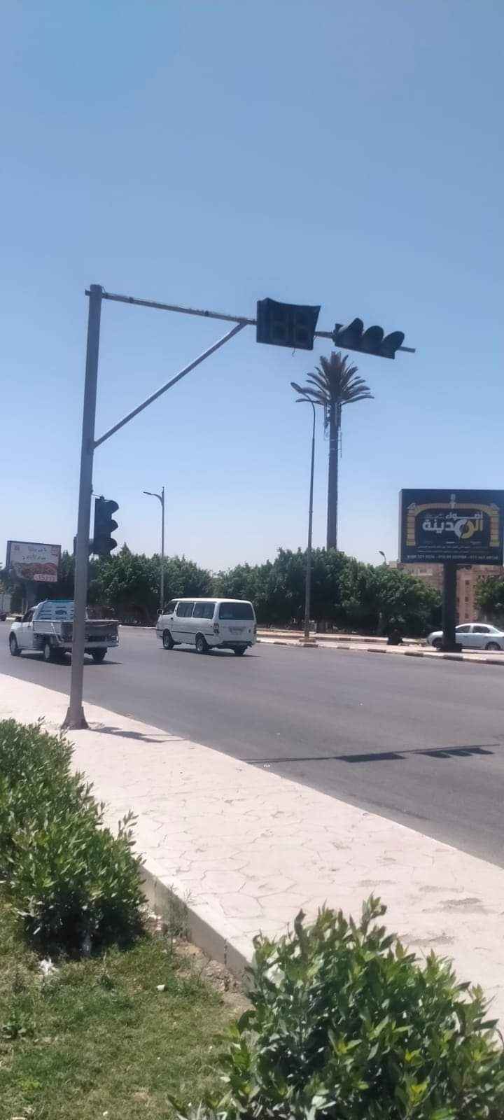 تركيب عدد (٢) إشارة مرورية استجابة لشكاوى المواطنين بمدينة العبور