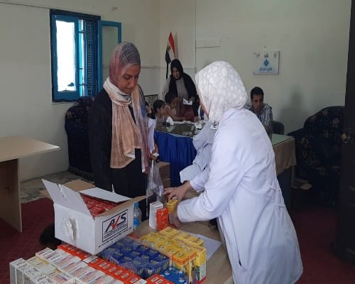 علاج ٣٩٠ حالة فى قافلة طبية لجامعة بنها بقرية ميت كنانة بطوخ